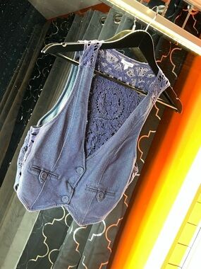 💙 Boho-Chic Heritage 1981 Lace-Back Denim Vest 🖇️💿